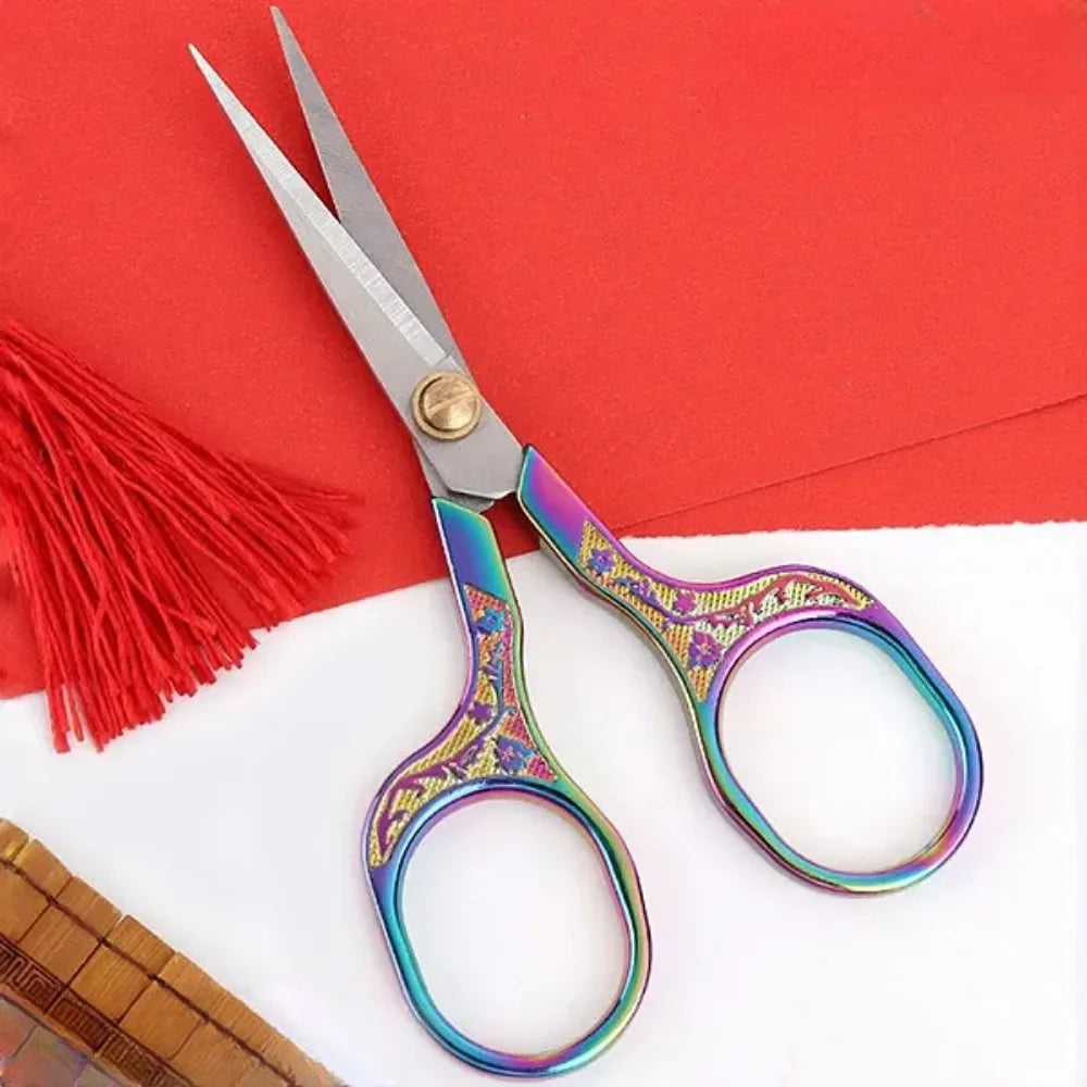 Retro style sharp embroidery scissors Pointed